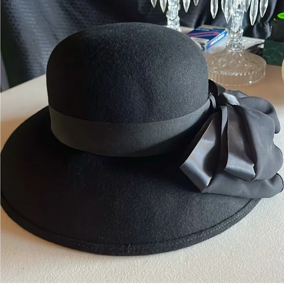 VINTAGE Black 100% Wool Hat With Removable Bow Oh-So-Stylish! - Picture 9 of 12